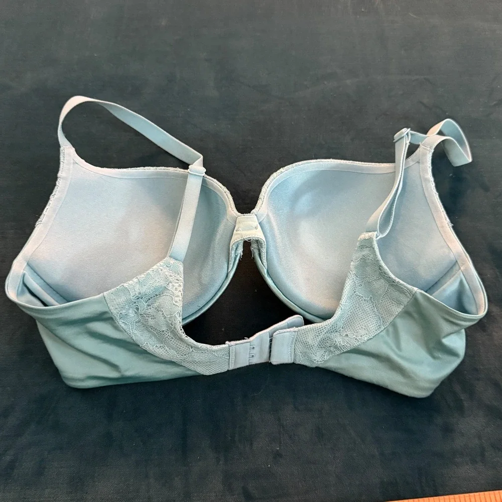 Victoria's Secret Very Sexy Push Up Bra Light Blue‎ Lace Trim 32C